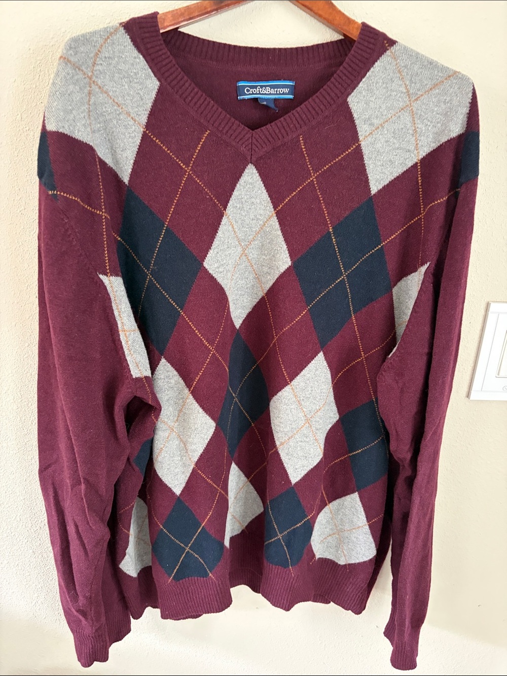 croft & barrow Men's Burgundy Argyle V-Neck Sweater with Gray and Navy Diamonds